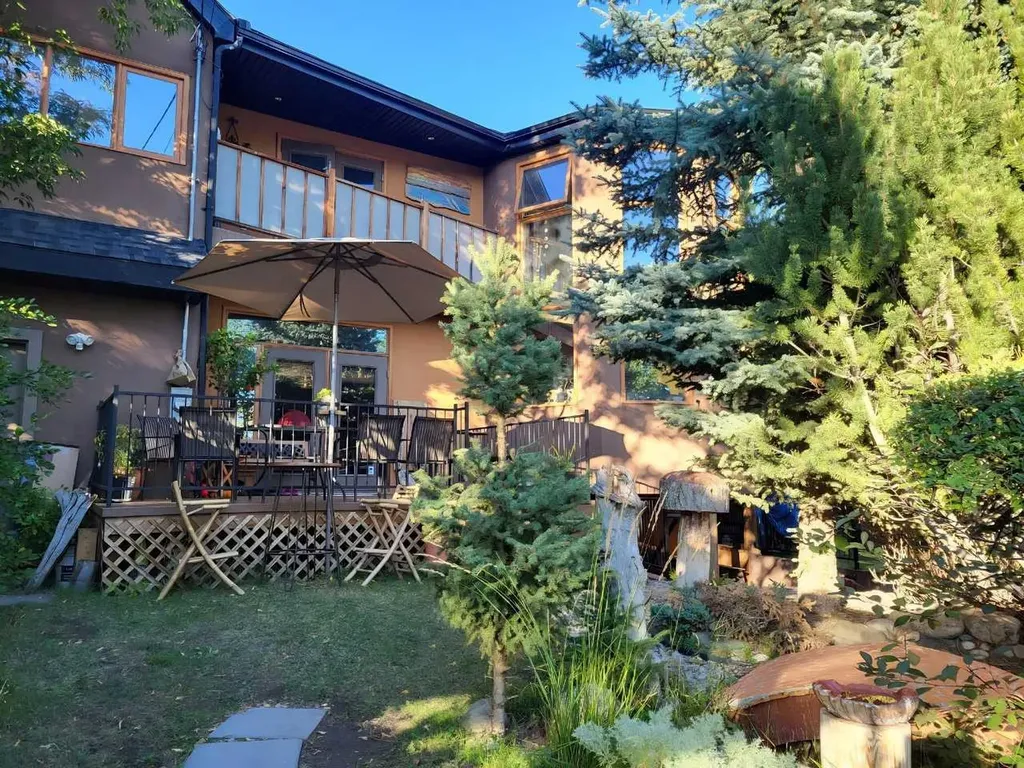 4643 29 Avenue NW Calgary AB T3B0J1