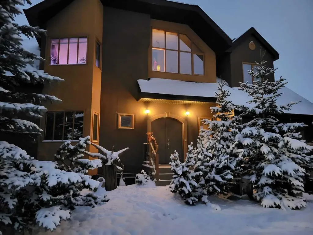 4643 29 Avenue NW Calgary AB T3B0J1