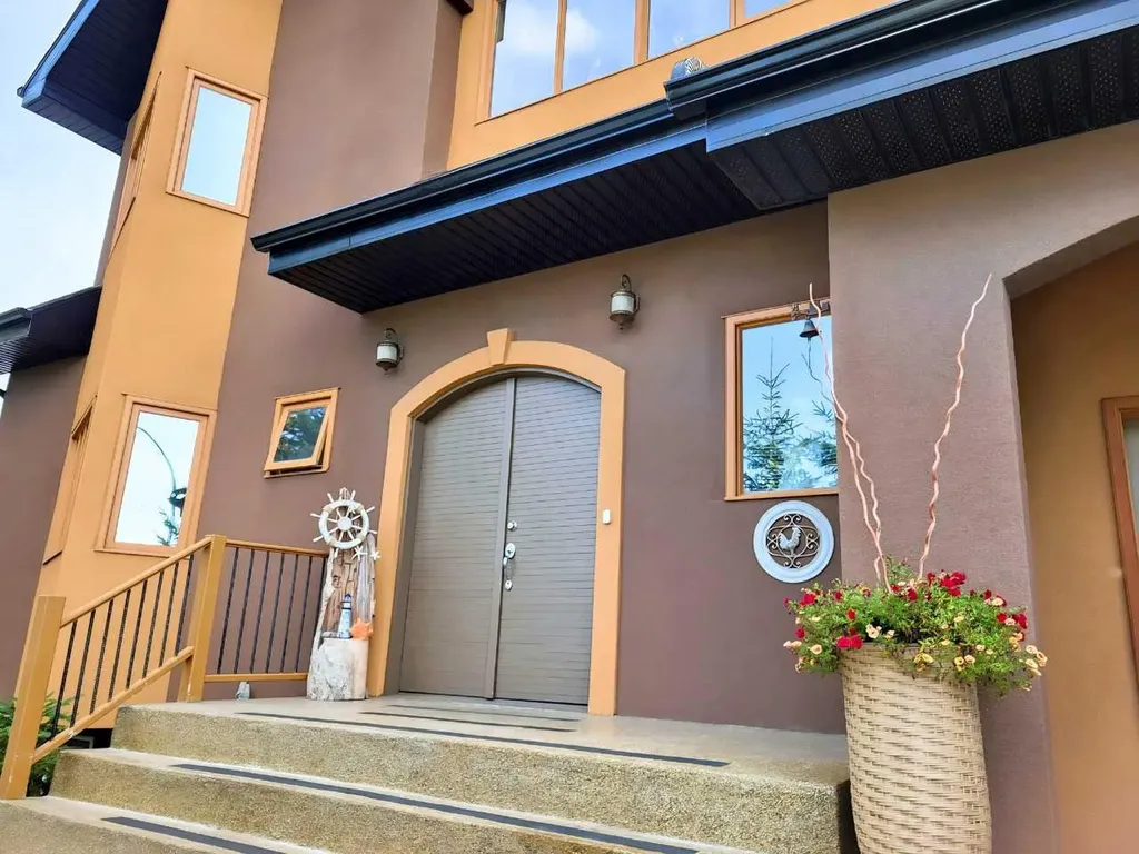 4643 29 Avenue NW Calgary AB T3B0J1