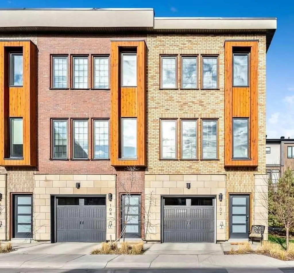 81 Greenbriar Place NW Calgary AB T3B 6J1