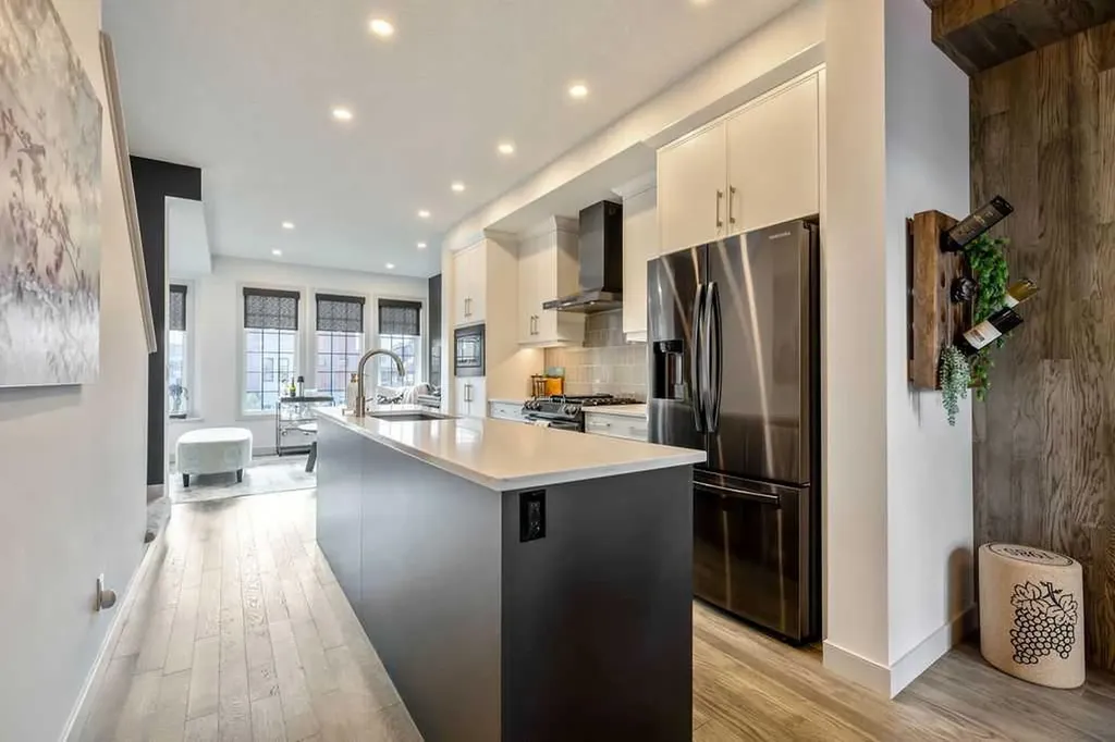81 Greenbriar Place NW Calgary AB T3B 6J1