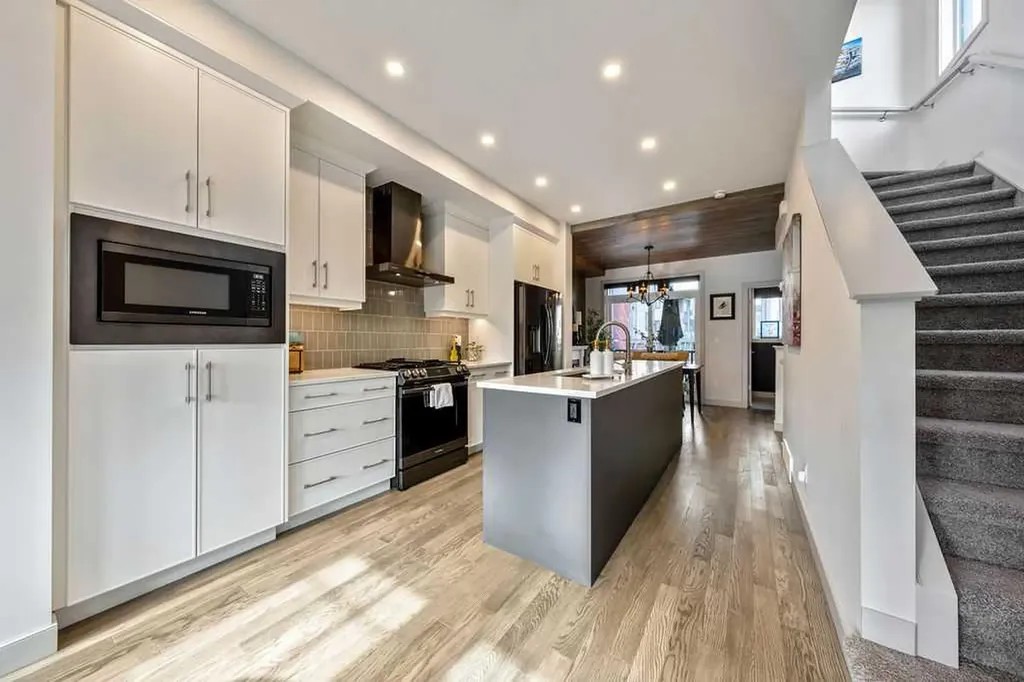 81 Greenbriar Place NW Calgary AB T3B 6J1