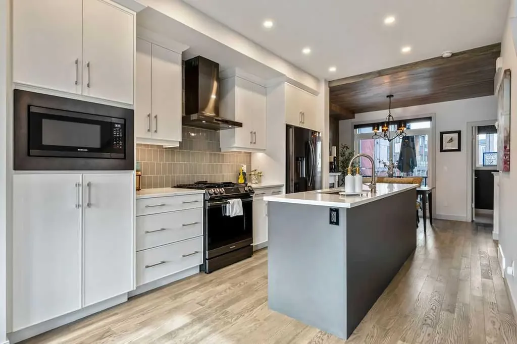 81 Greenbriar Place NW Calgary AB T3B 6J1