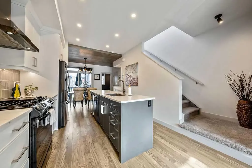 81 Greenbriar Place NW Calgary AB T3B 6J1