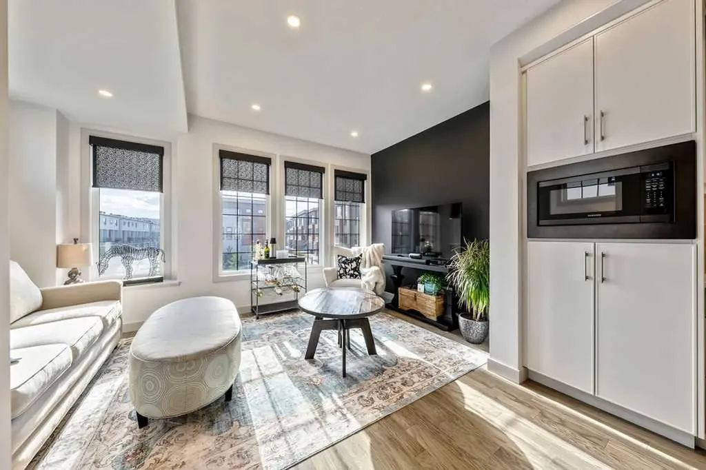 81 Greenbriar Place NW Calgary AB T3B 6J1