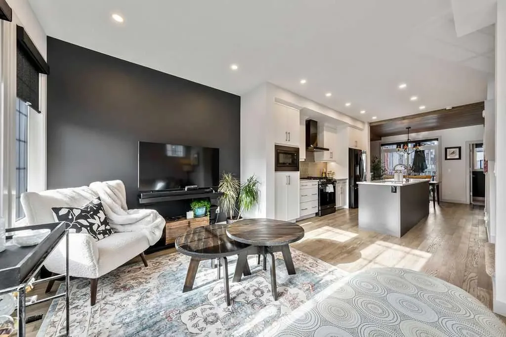 81 Greenbriar Place NW Calgary AB T3B 6J1