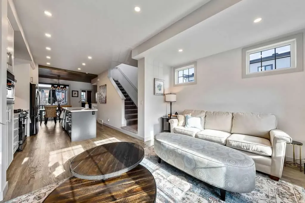 81 Greenbriar Place NW Calgary AB T3B 6J1