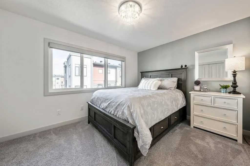 81 Greenbriar Place NW Calgary AB T3B 6J1