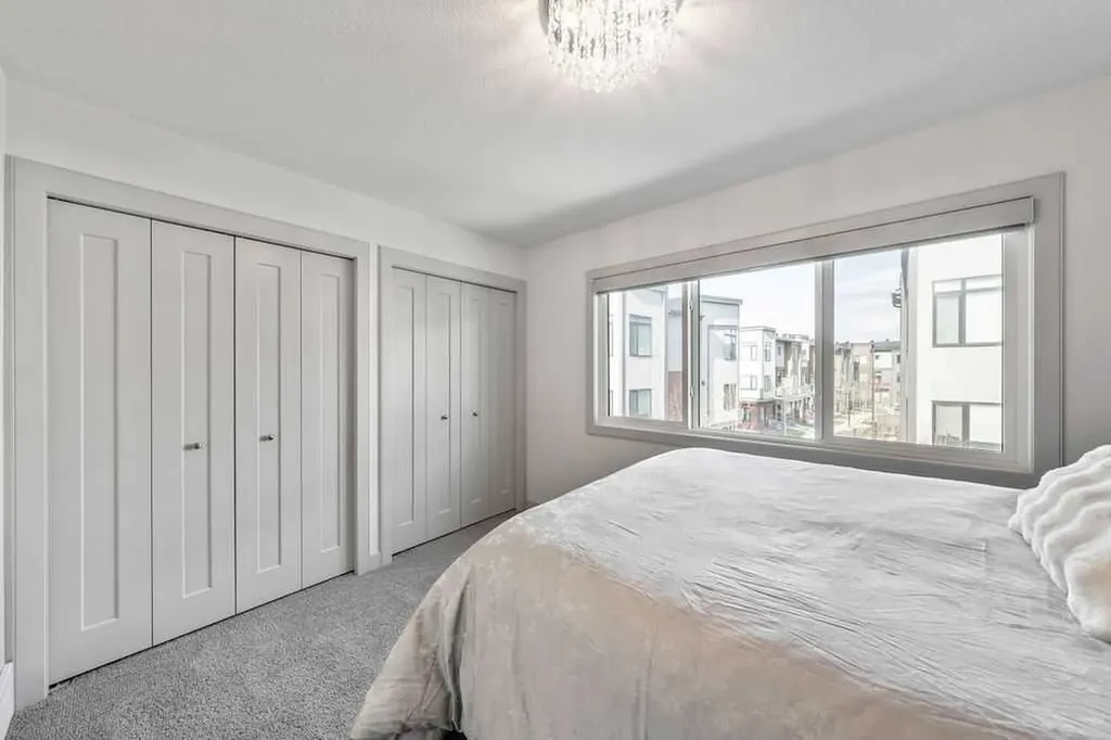 81 Greenbriar Place NW Calgary AB T3B 6J1