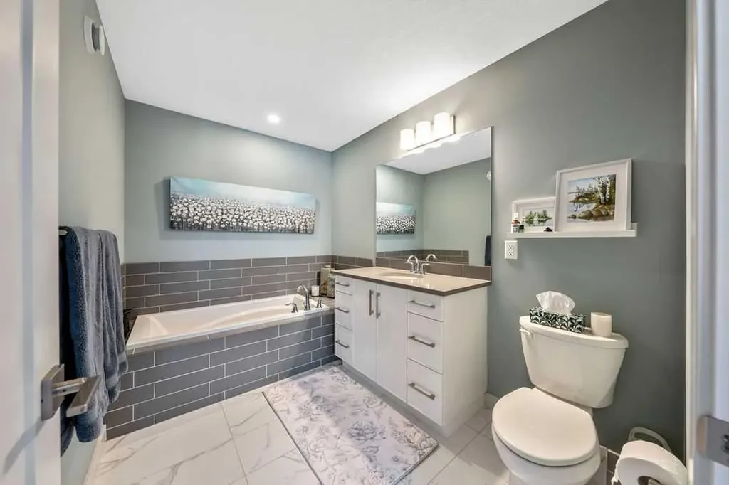 81 Greenbriar Place NW Calgary AB T3B 6J1