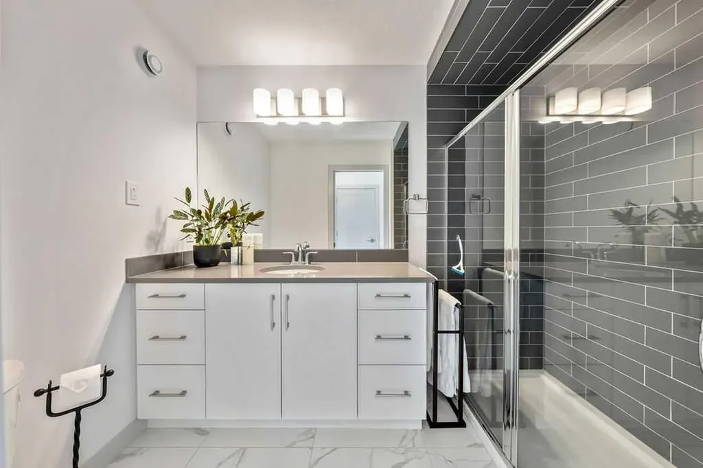 81 Greenbriar Place NW Calgary AB T3B 6J1