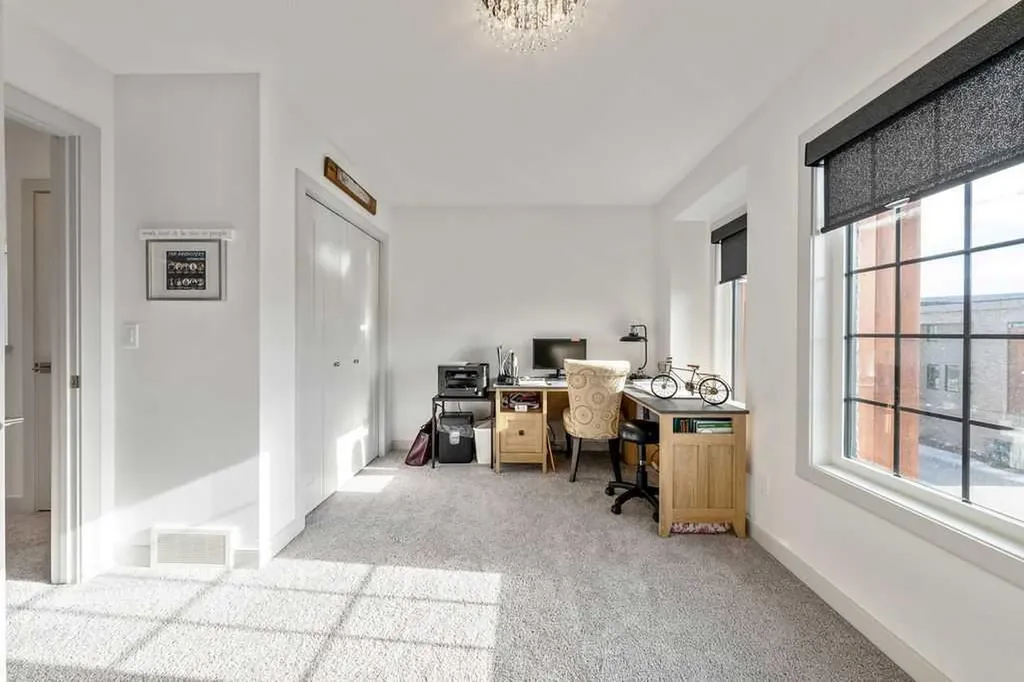 81 Greenbriar Place NW Calgary AB T3B 6J1