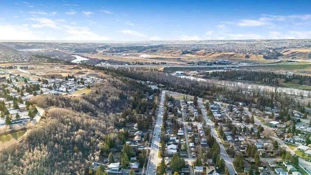 81 Greenbriar Place NW Calgary AB T3B 6J1