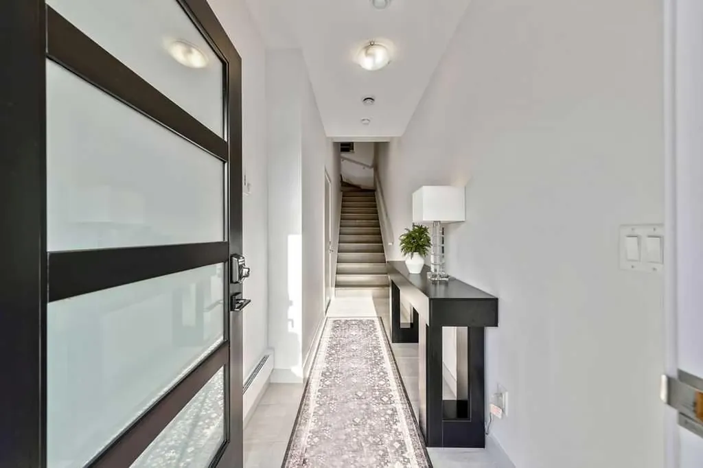 81 Greenbriar Place NW Calgary AB T3B 6J1