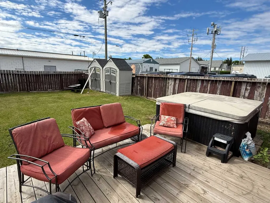 209 1 Street N Vulcan AB T0L 2B0