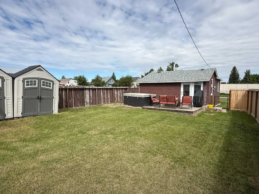 209 1 Street N Vulcan AB T0L 2B0