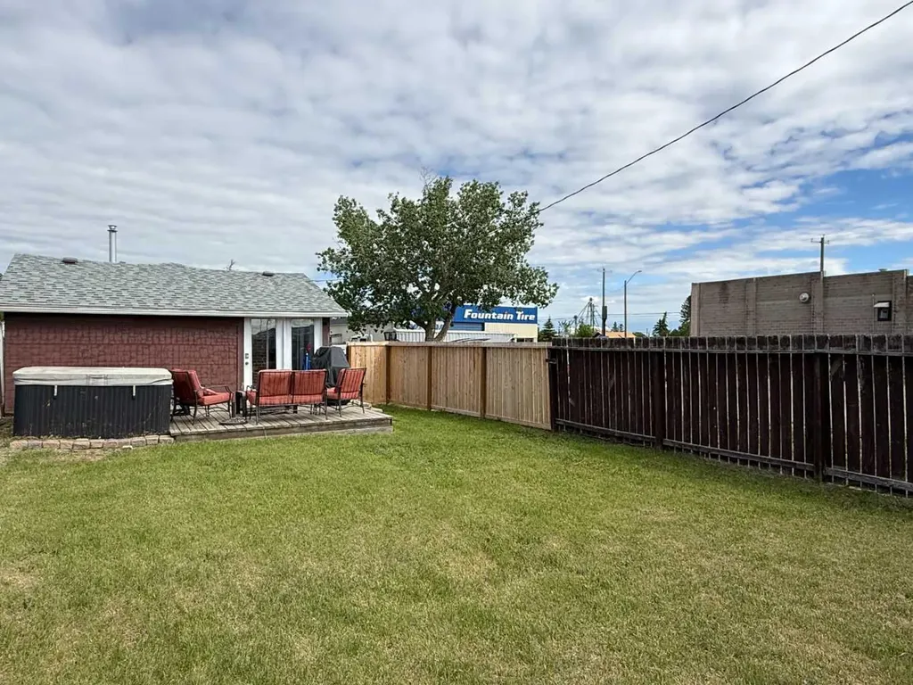 209 1 Street N Vulcan AB T0L 2B0