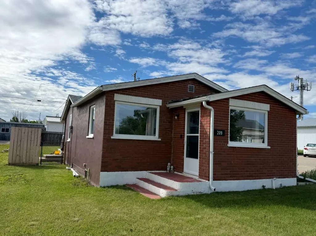 209 1 Street N Vulcan AB T0L 2B0