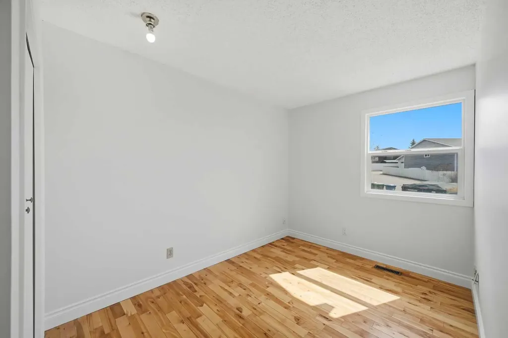 92 Whitlock Close NE Calgary AB T1Y 4X3