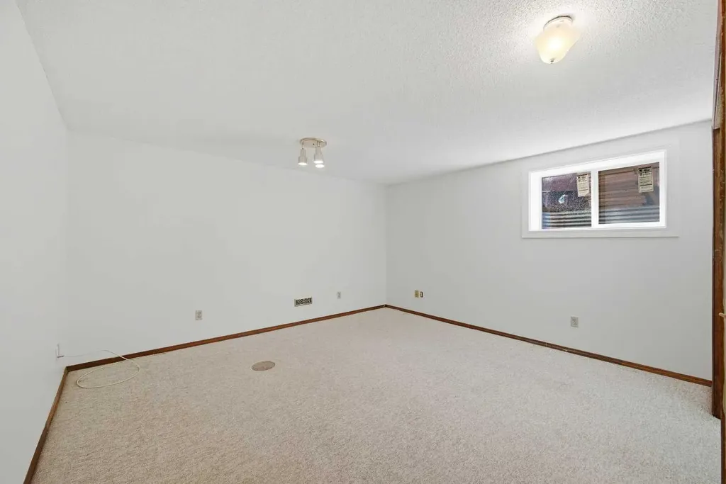 92 Whitlock Close NE Calgary AB T1Y 4X3
