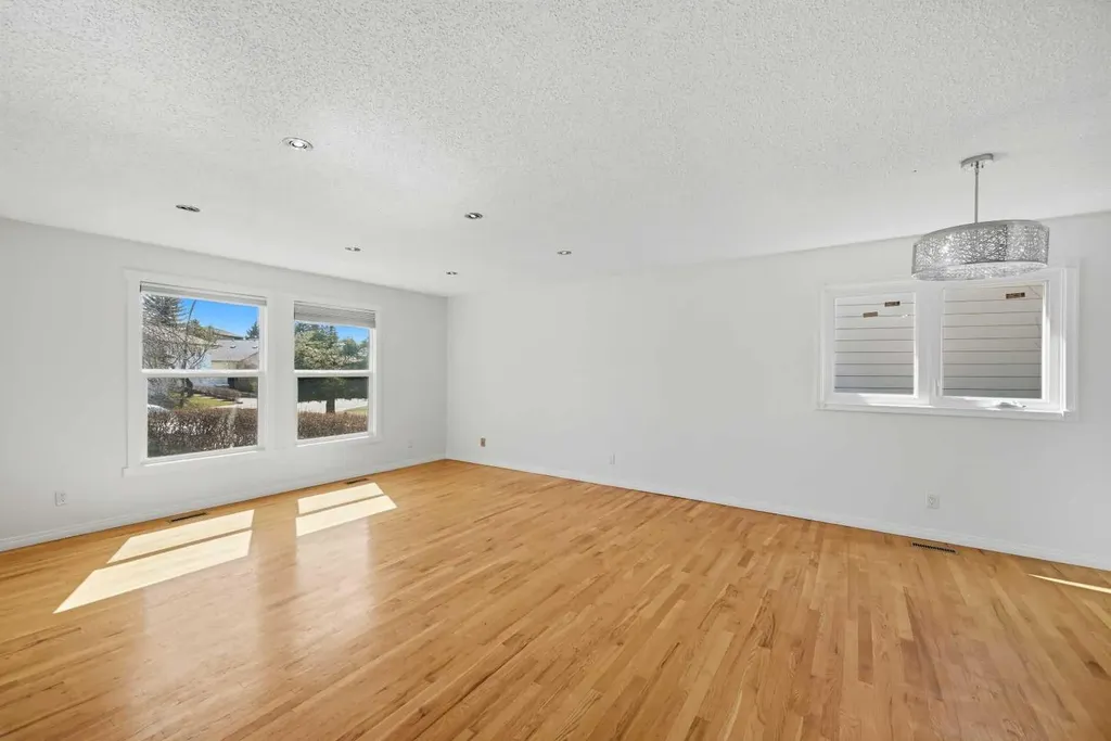 92 Whitlock Close NE Calgary AB T1Y 4X3