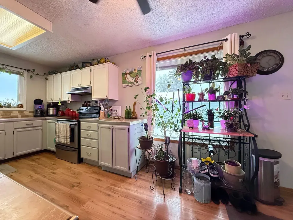 5709 40 Street Lloydminster AB T9V 2P5