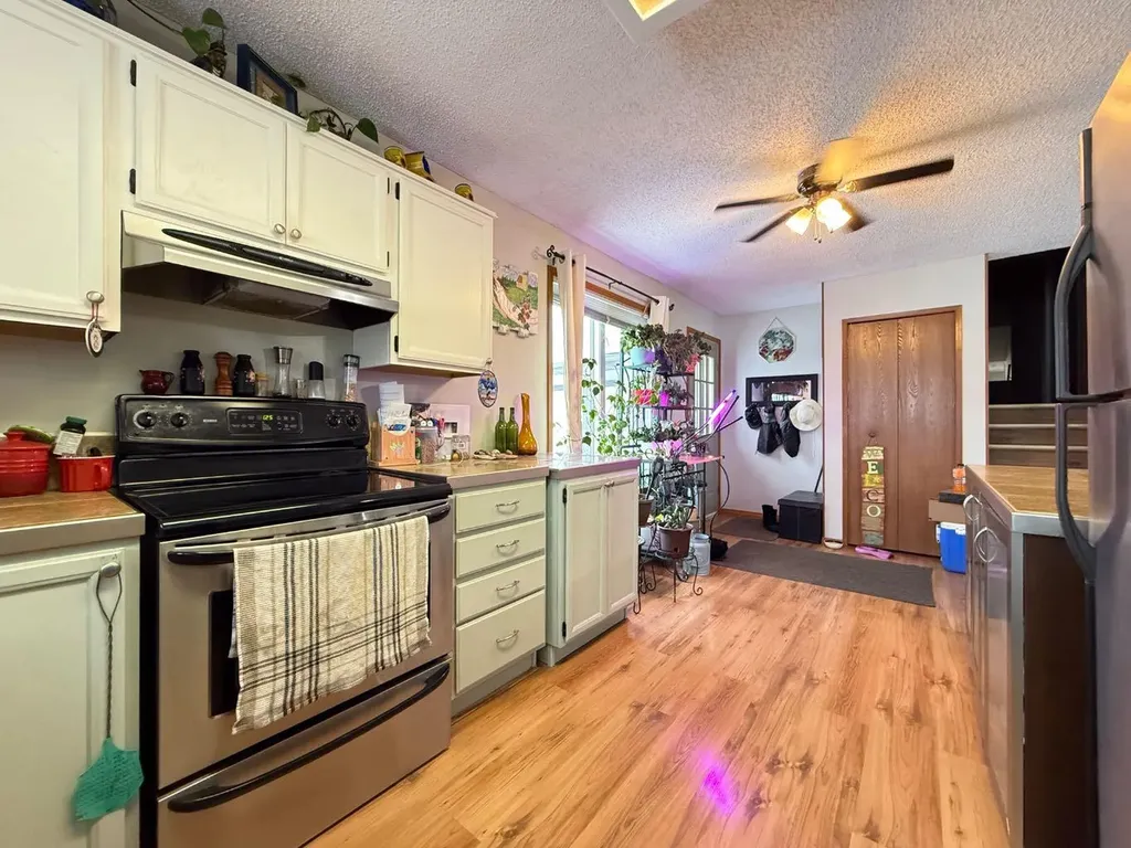 5709 40 Street Lloydminster AB T9V 2P5