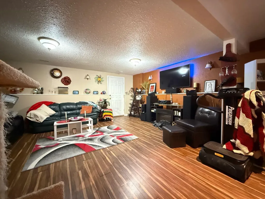 5709 40 Street Lloydminster AB T9V 2P5