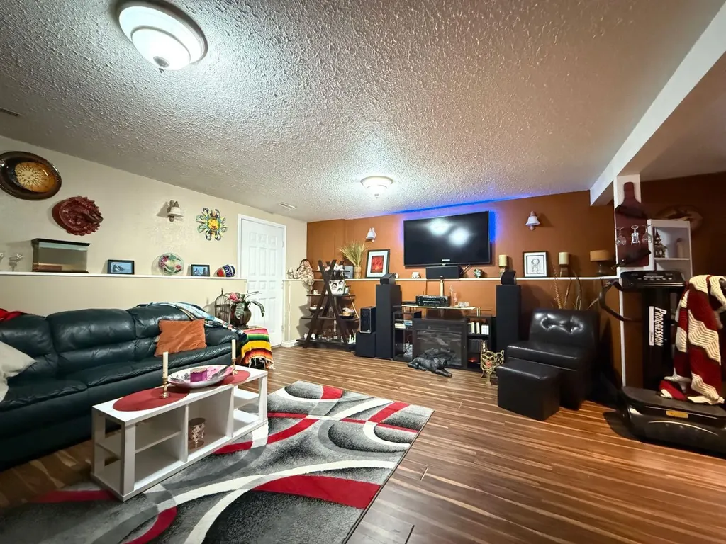 5709 40 Street Lloydminster AB T9V 2P5