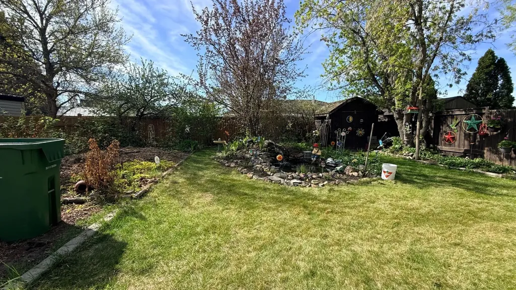 5709 40 Street Lloydminster AB T9V 2P5