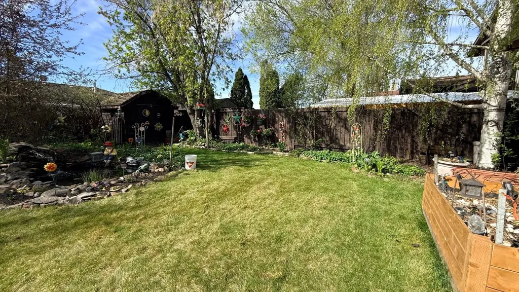 5709 40 Street Lloydminster AB T9V 2P5