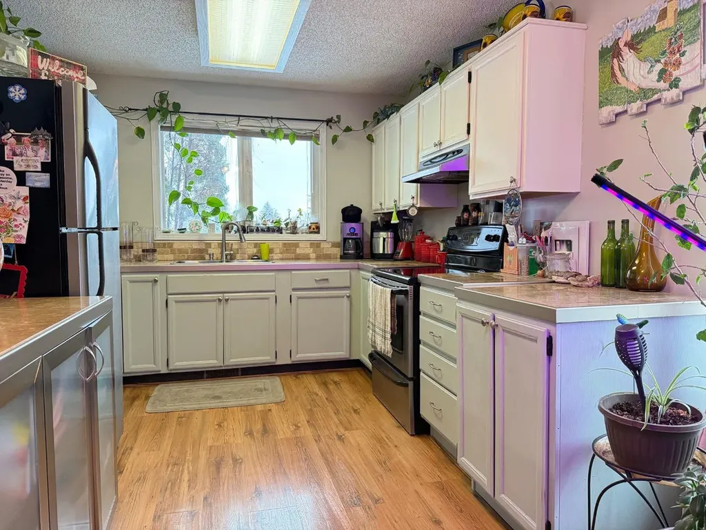 5709 40 Street Lloydminster AB T9V 2P5