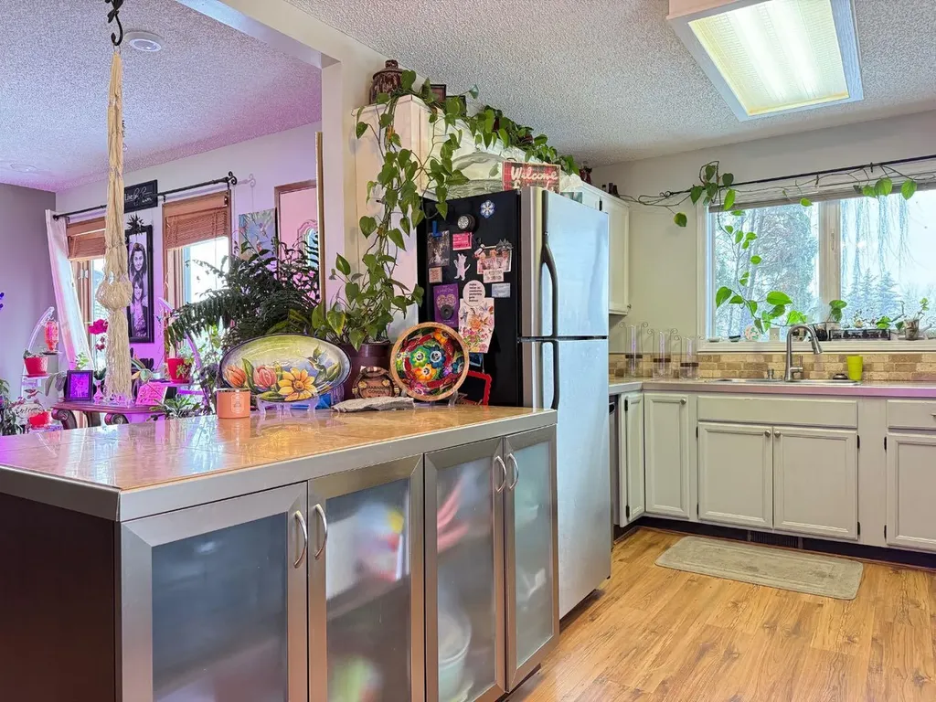 5709 40 Street Lloydminster AB T9V 2P5