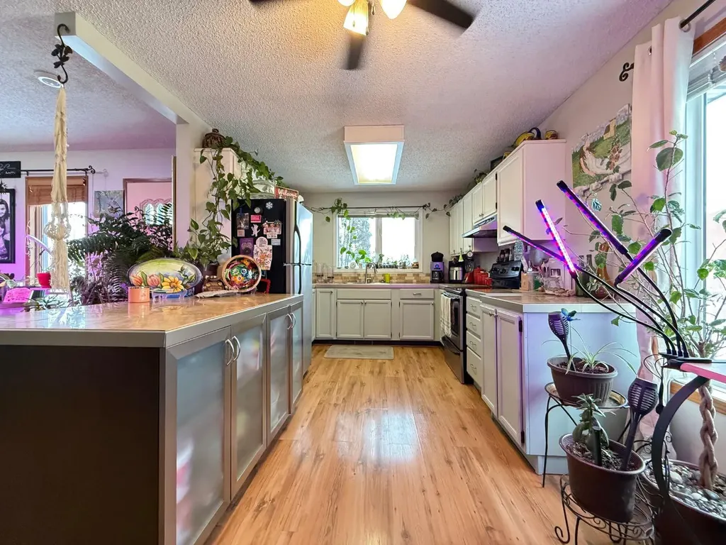 5709 40 Street Lloydminster AB T9V 2P5