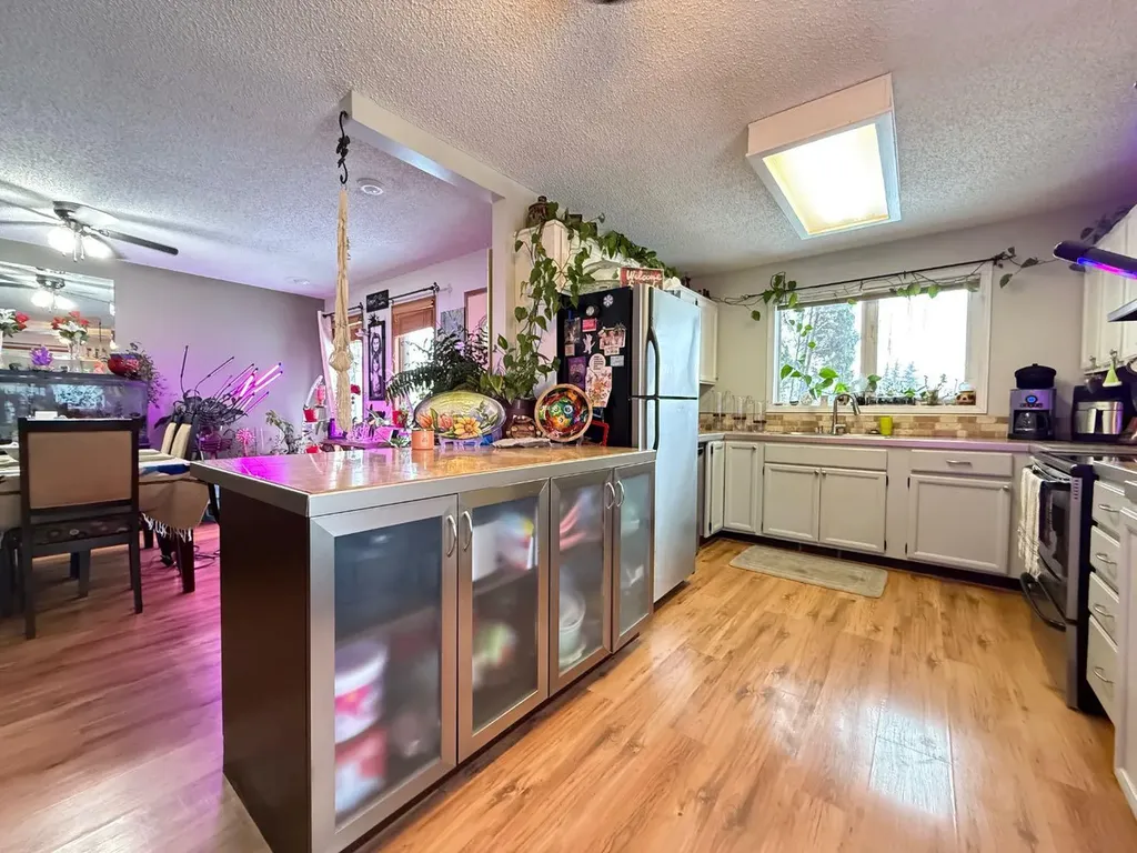 5709 40 Street Lloydminster AB T9V 2P5