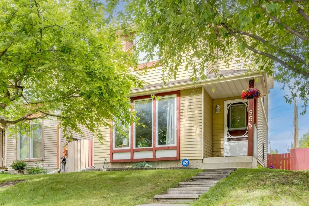 955 Erin Woods Drive SE Calgary AB T2B 2W4