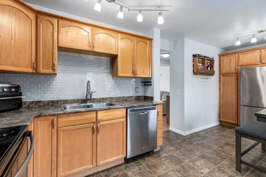 955 Erin Woods Drive SE Calgary AB T2B 2W4