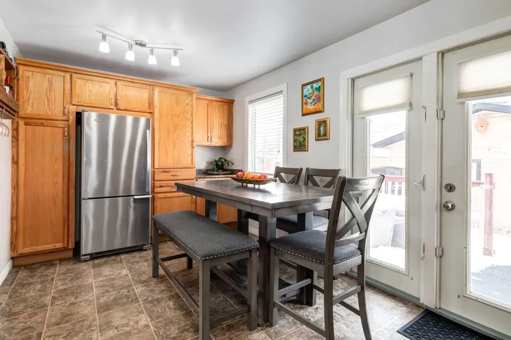955 Erin Woods Drive SE Calgary AB T2B 2W4