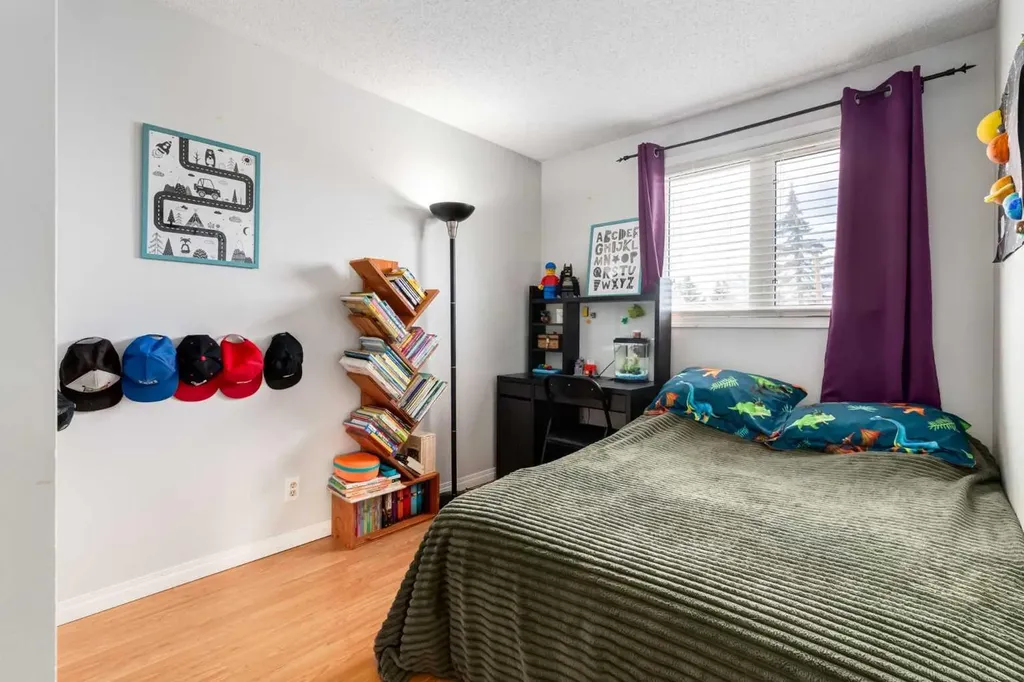 955 Erin Woods Drive SE Calgary AB T2B 2W4