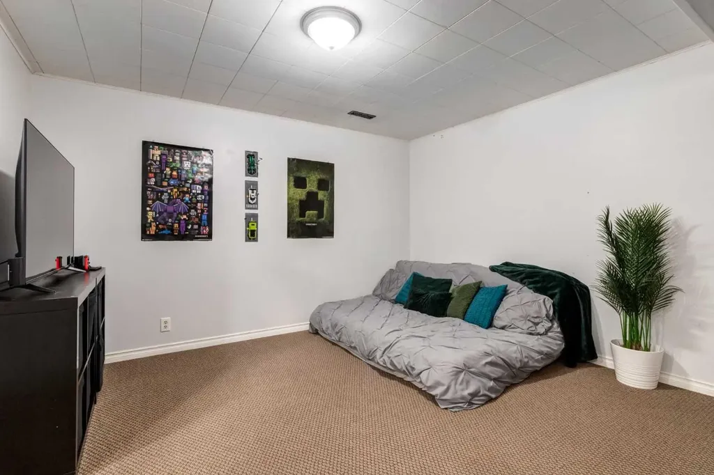 955 Erin Woods Drive SE Calgary AB T2B 2W4