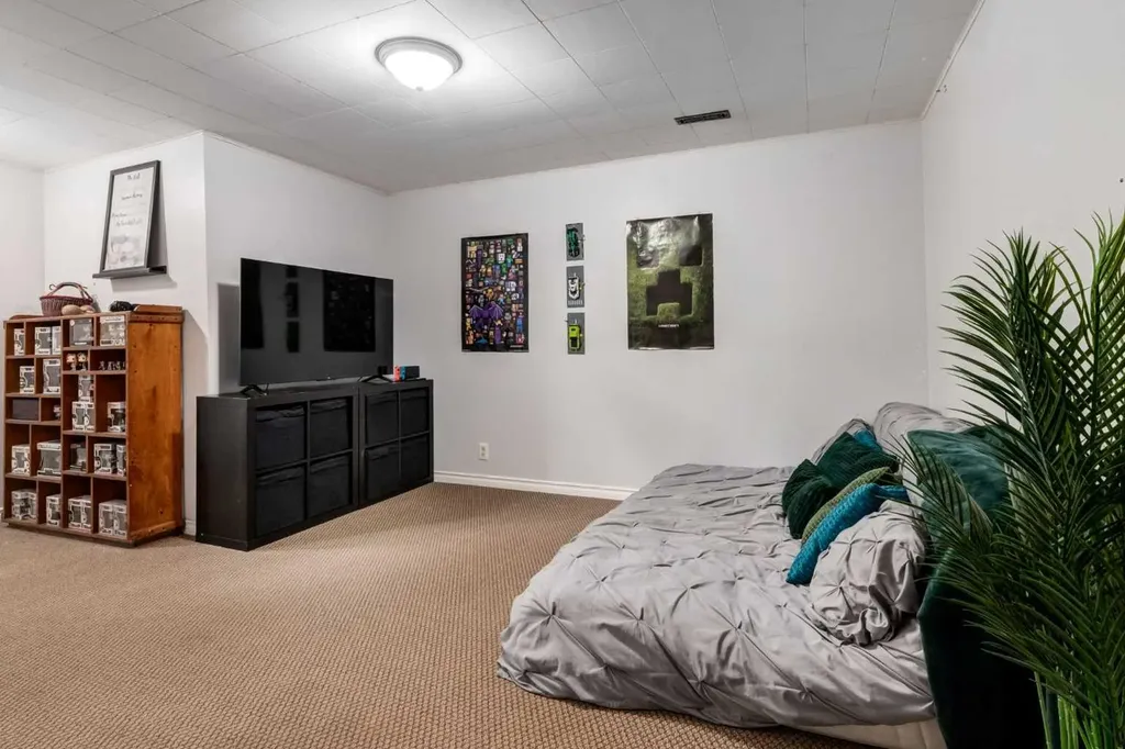955 Erin Woods Drive SE Calgary AB T2B 2W4