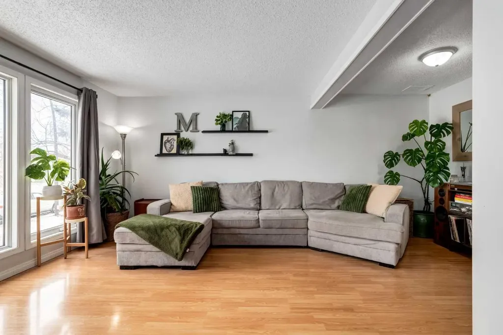 955 Erin Woods Drive SE Calgary AB T2B 2W4