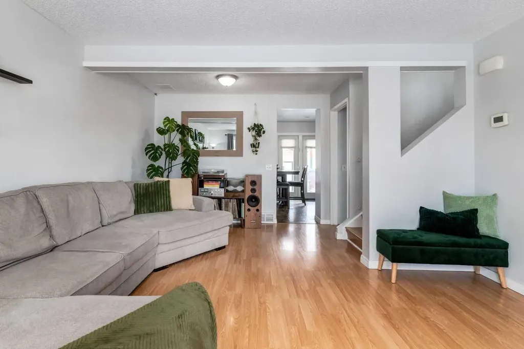 955 Erin Woods Drive SE Calgary AB T2B 2W4