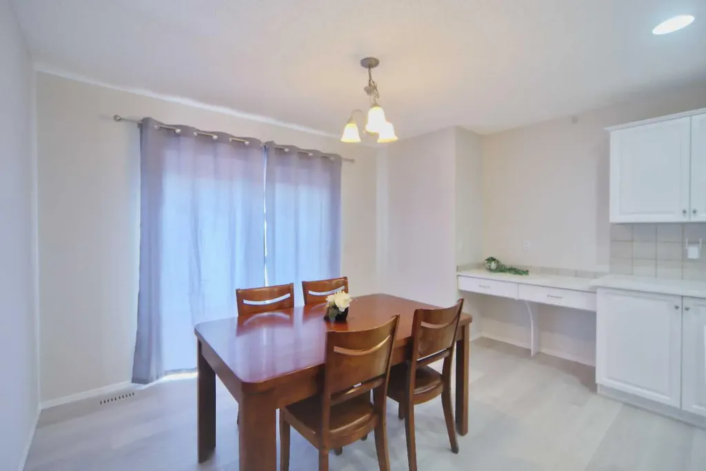 133 Panamount Court NW Calgary AB T3K 5S1