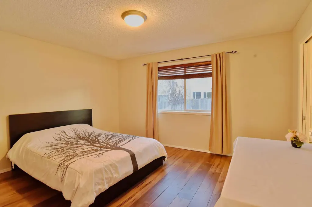 133 Panamount Court NW Calgary AB T3K 5S1