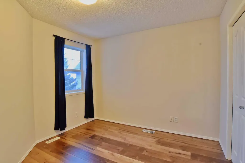 133 Panamount Court NW Calgary AB T3K 5S1