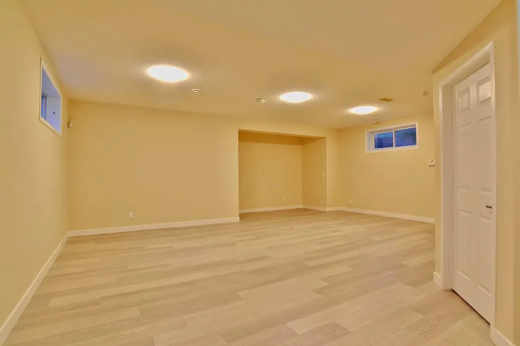 133 Panamount Court NW Calgary AB T3K 5S1