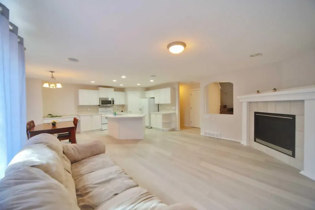 133 Panamount Court NW Calgary AB T3K 5S1
