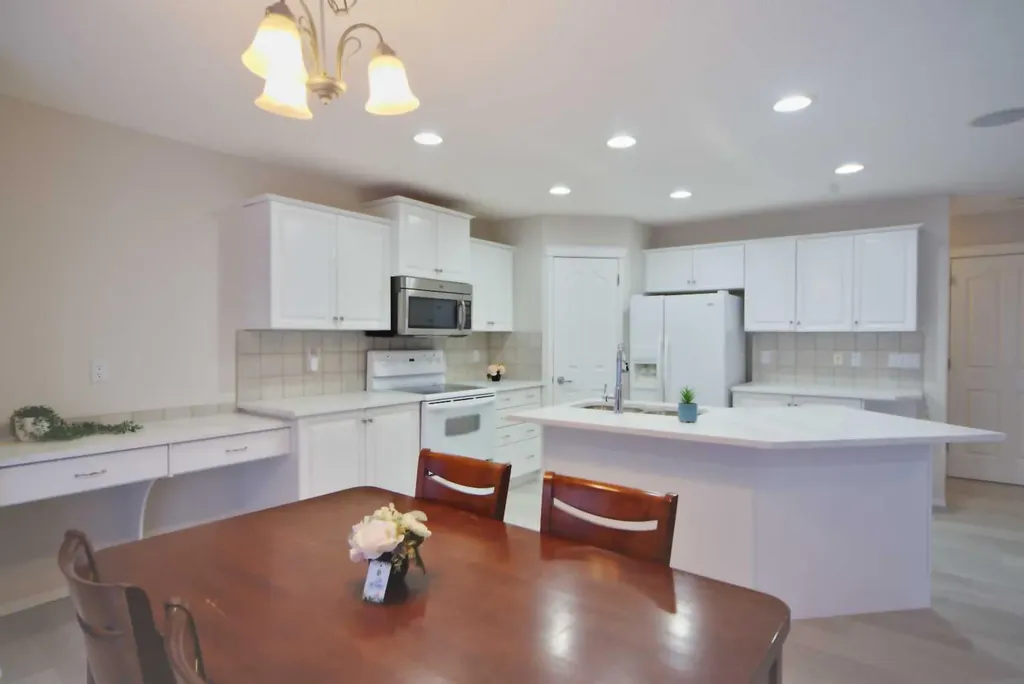 133 Panamount Court NW Calgary AB T3K 5S1
