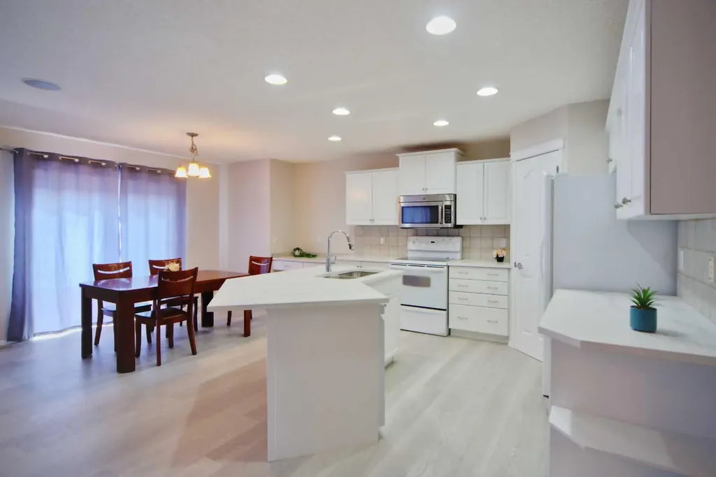 133 Panamount Court NW Calgary AB T3K 5S1